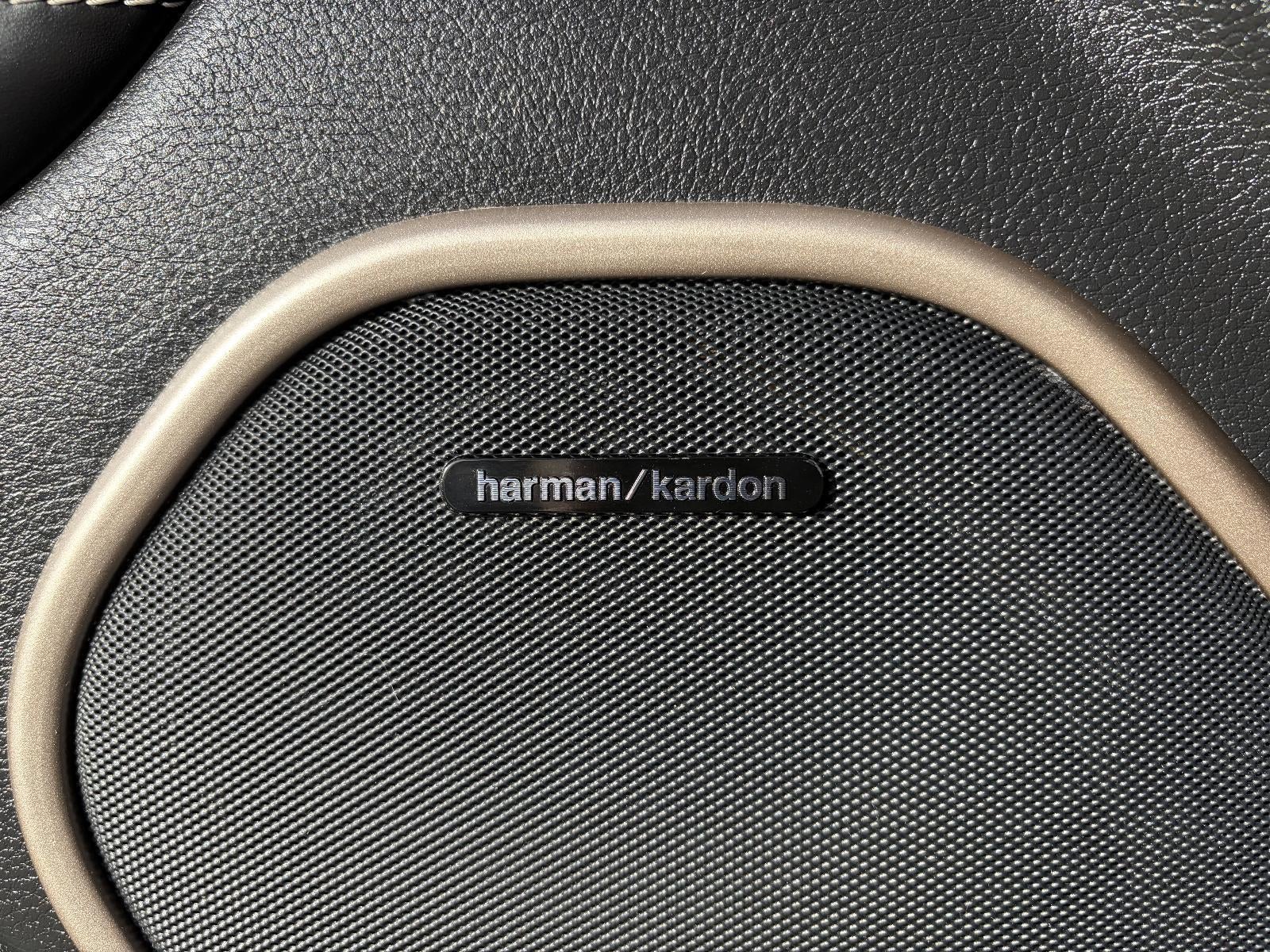 2017 Jeep Grand Cherokee Overland, Heated & Vented Front Seats, Panoramic Sunroof, Harman Karmon Speakers w/ Subwoofer