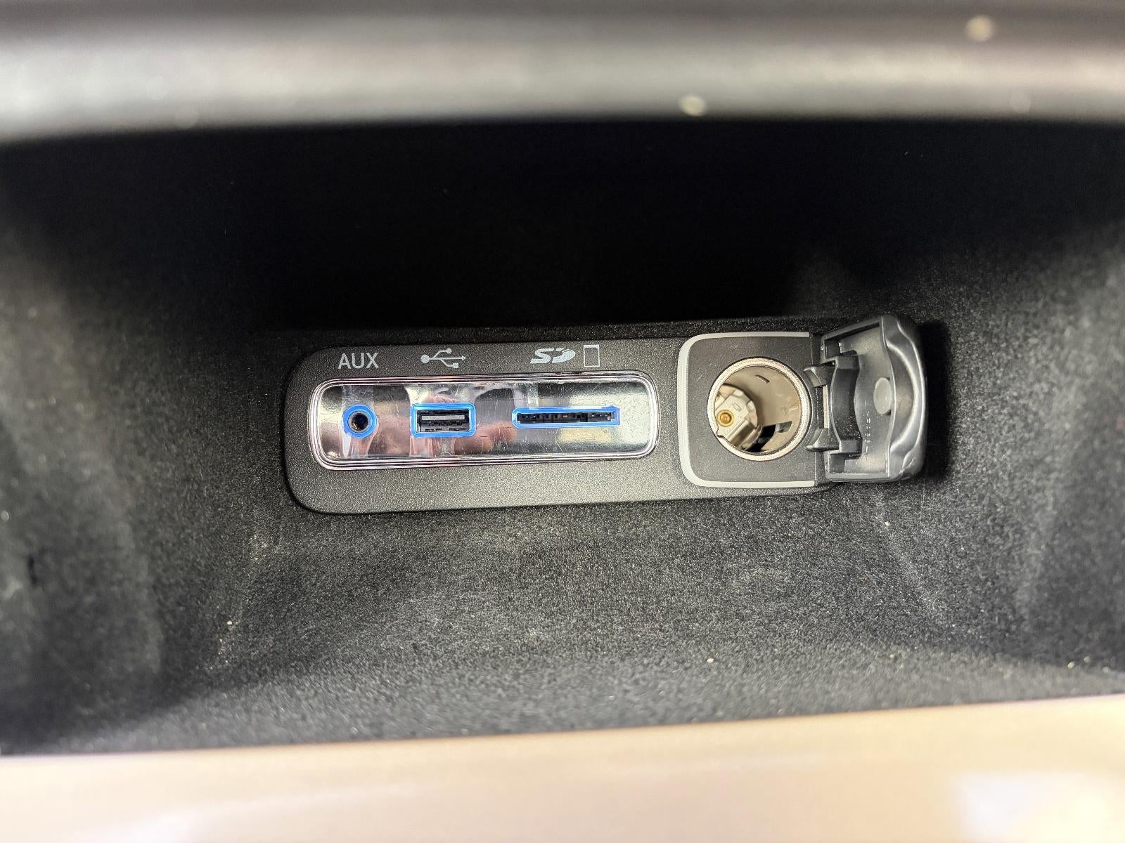 2017 Jeep Grand Cherokee Overland, Heated & Vented Front Seats, Panoramic Sunroof, Harman Karmon Speakers w/ Subwoofer