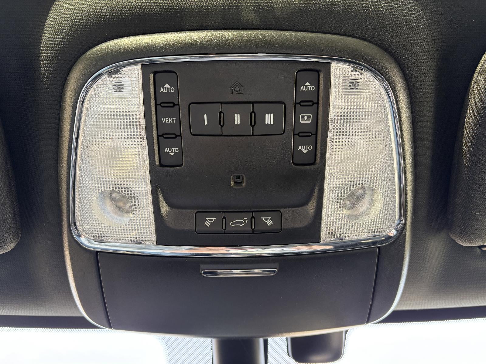 2017 Jeep Grand Cherokee Overland, Heated & Vented Front Seats, Panoramic Sunroof, Harman Karmon Speakers w/ Subwoofer