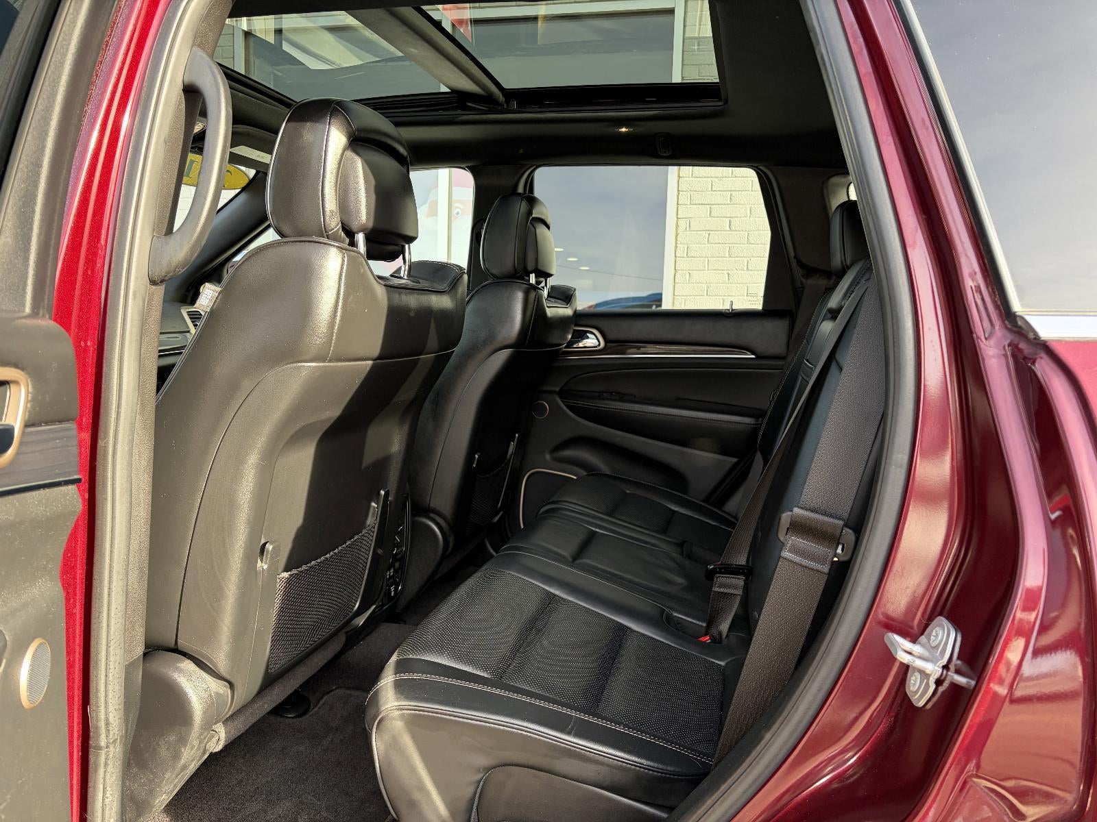 2017 Jeep Grand Cherokee Overland, Heated & Vented Front Seats, Panoramic Sunroof, Harman Karmon Speakers w/ Subwoofer