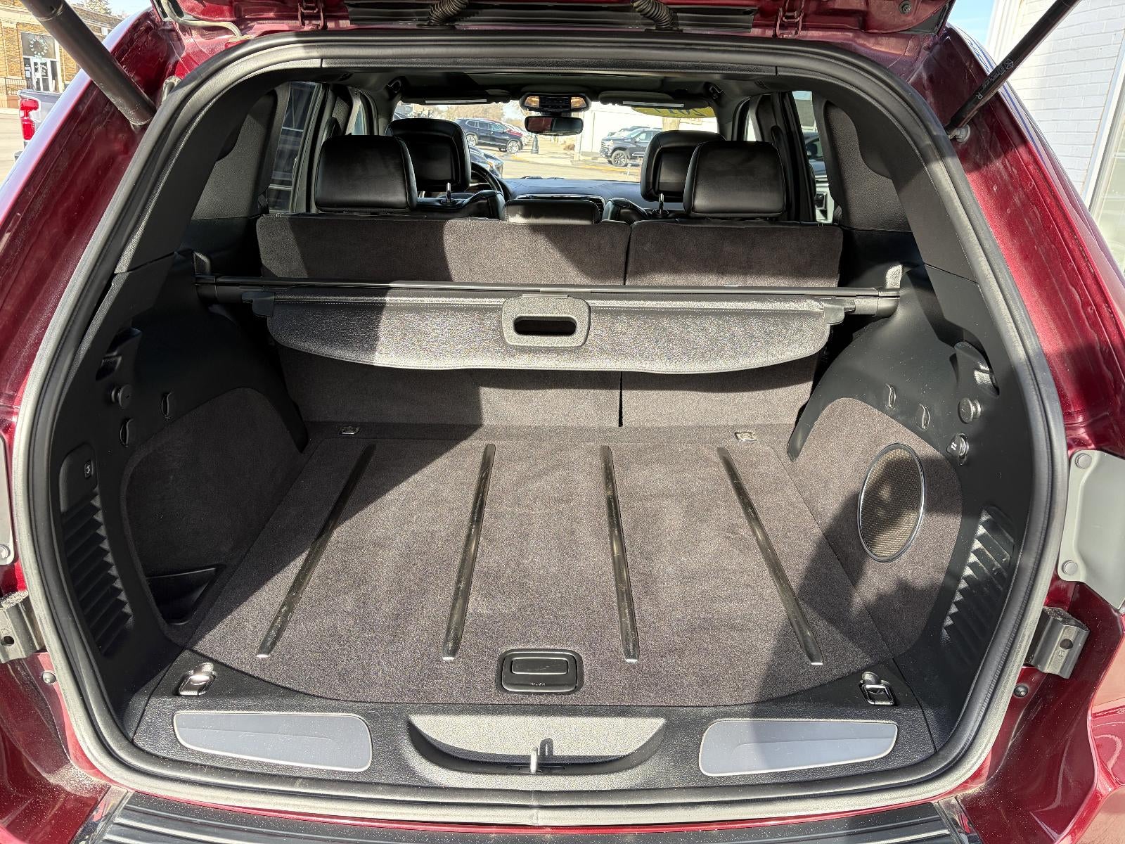 2017 Jeep Grand Cherokee Overland, Heated & Vented Front Seats, Panoramic Sunroof, Harman Karmon Speakers w/ Subwoofer