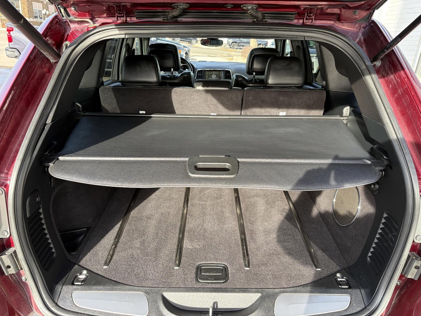 2017 Jeep Grand Cherokee Overland, Heated & Vented Front Seats, Panoramic Sunroof, Harman Karmon Speakers w/ Subwoofer