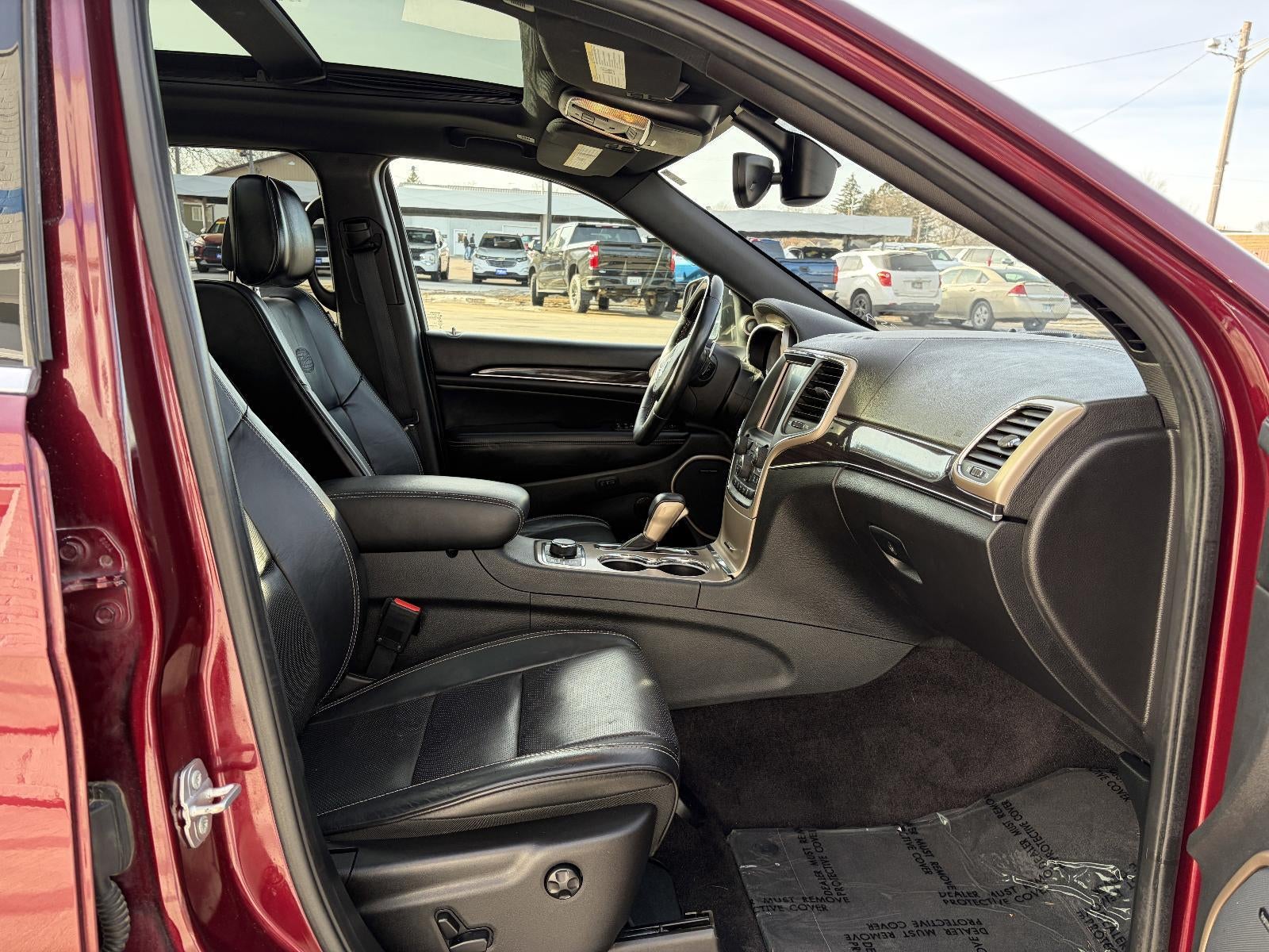 2017 Jeep Grand Cherokee Overland, Heated & Vented Front Seats, Panoramic Sunroof, Harman Karmon Speakers w/ Subwoofer