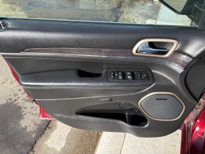 2017 Jeep Grand Cherokee Overland, Heated & Vented Front Seats, Panoramic Sunroof, Harman Karmon Speakers w/ Subwoofer