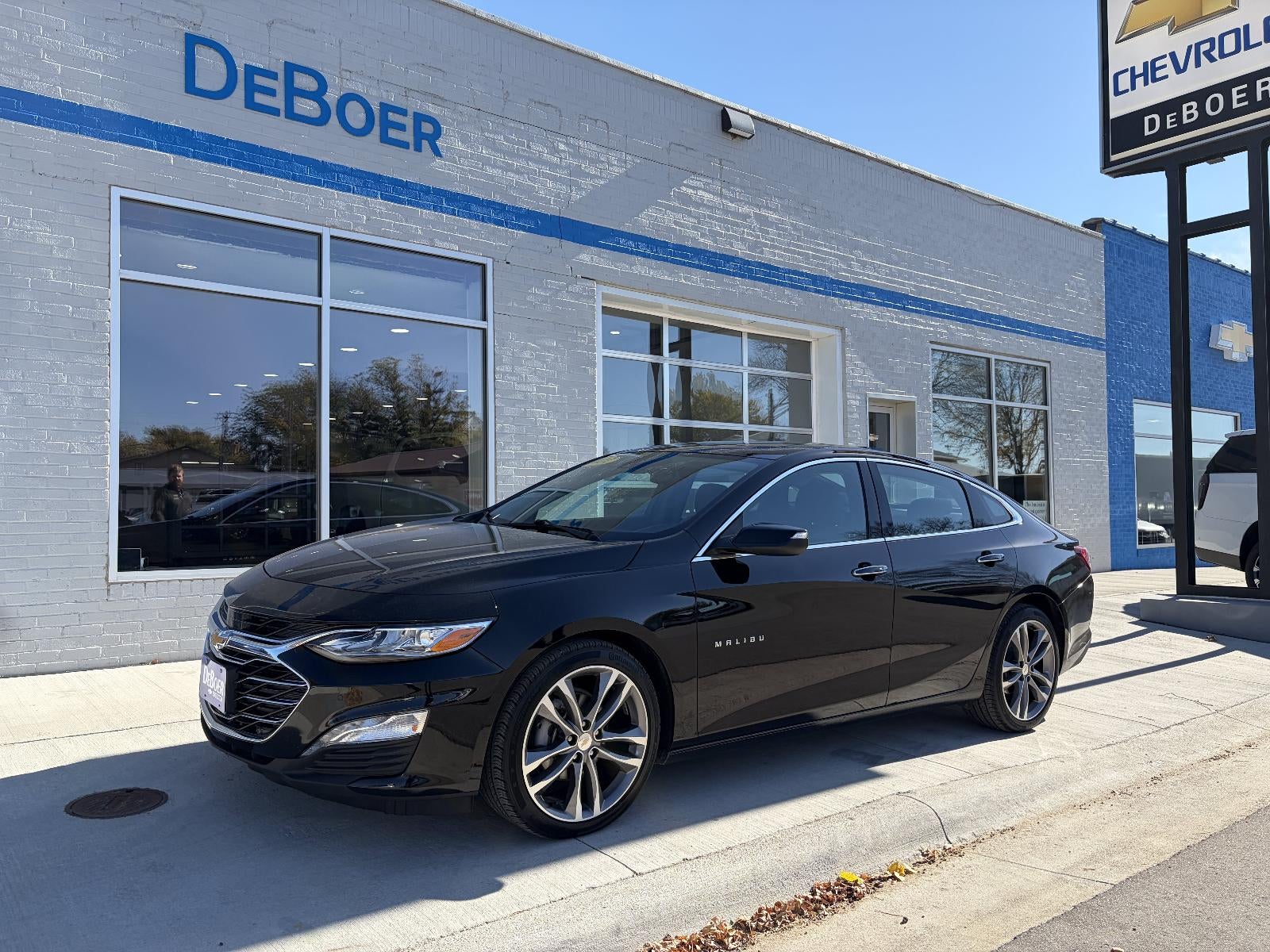 2022 Chevrolet Malibu Premier, Sun & Wheel Pkg, Adaptive Cruise, Automatic Parking Assist, Heated/ Cooled Front Seats