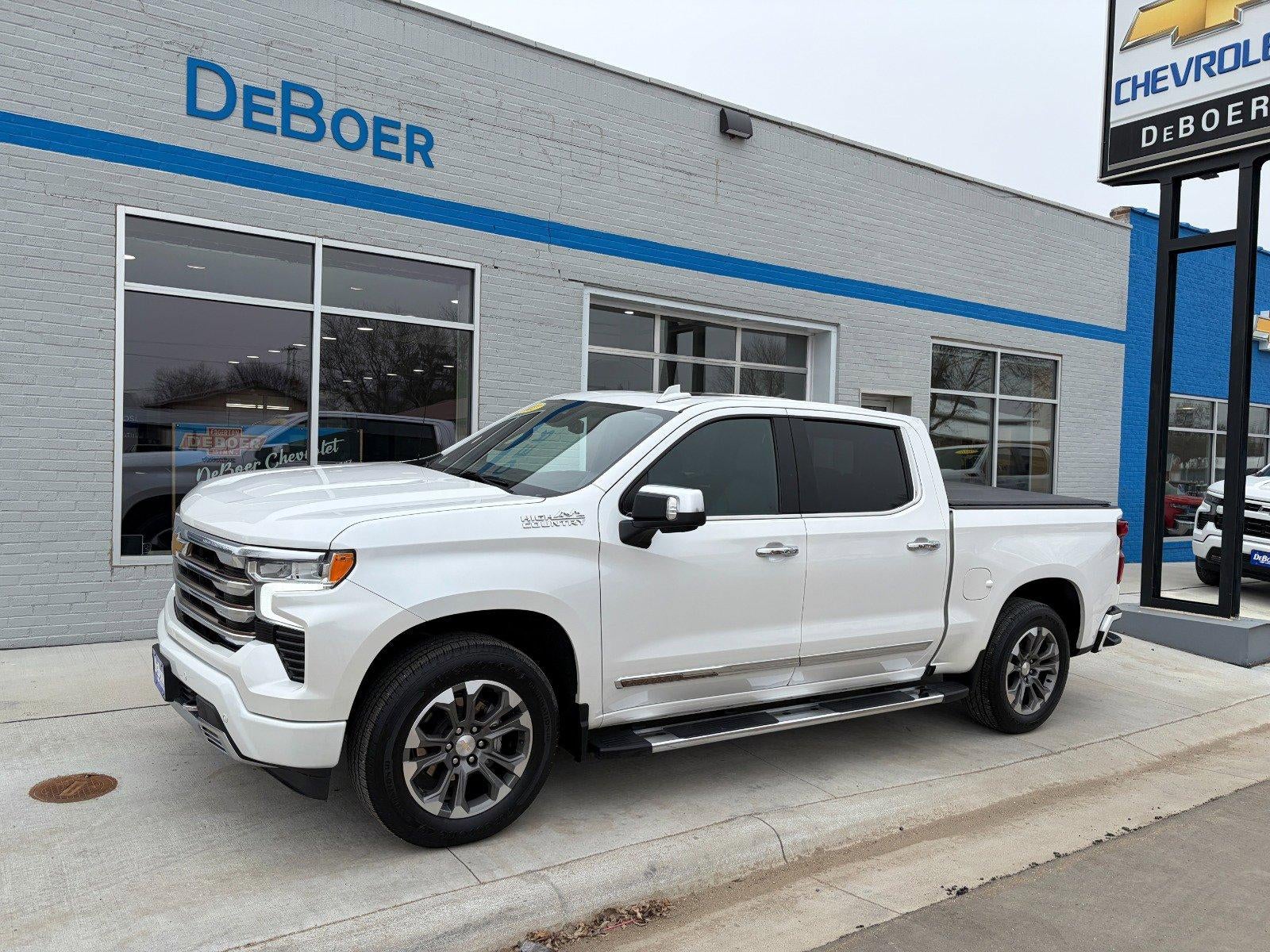 2022 Chevrolet Silverado 1500 High Country, Z71 Pkg, Sunroof, Heated Steering Wheel, Front & Rear Heated Seats