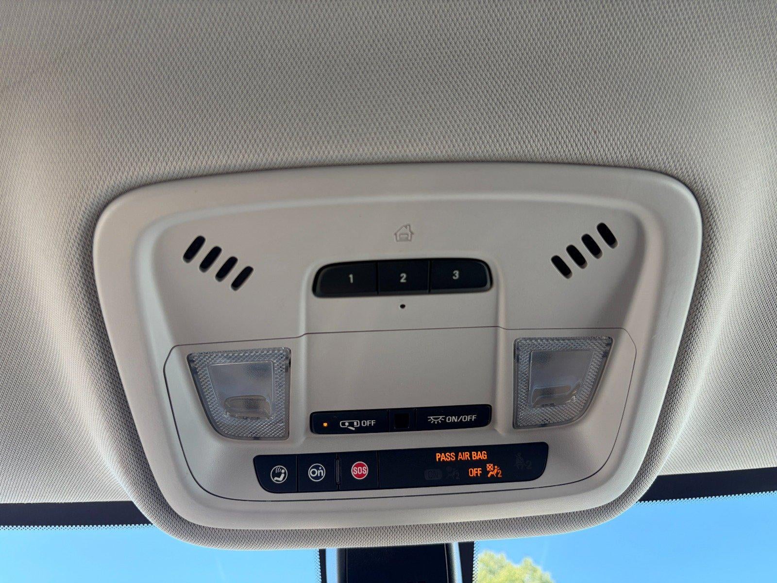 2021 Chevrolet Traverse LT, Heated Front Seats, Apple CarPlay/ Android Auto, Remote Start, 20" Wheels