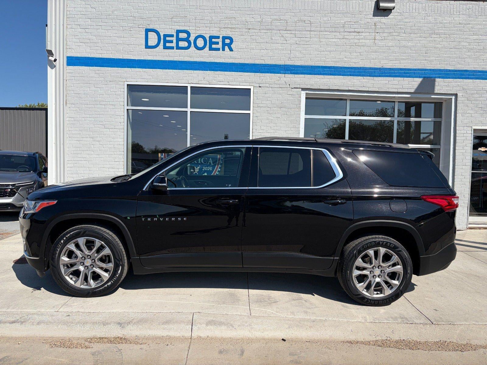 2021 Chevrolet Traverse LT, Heated Front Seats, Apple CarPlay/ Android Auto, Remote Start, 20" Wheels