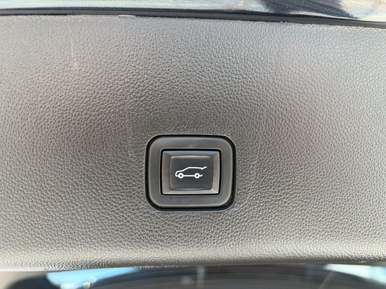 2021 Chevrolet Traverse LT, Heated Front Seats, Apple CarPlay/ Android Auto, Remote Start, 20" Wheels