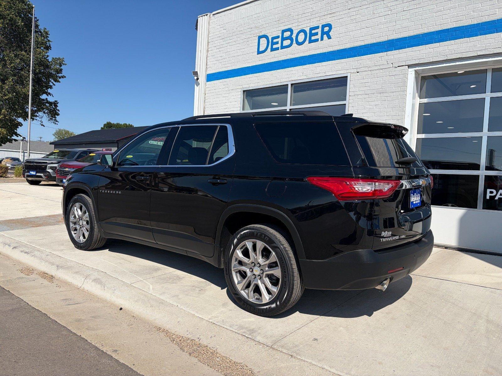 2021 Chevrolet Traverse LT, Heated Front Seats, Apple CarPlay/ Android Auto, Remote Start, 20" Wheels