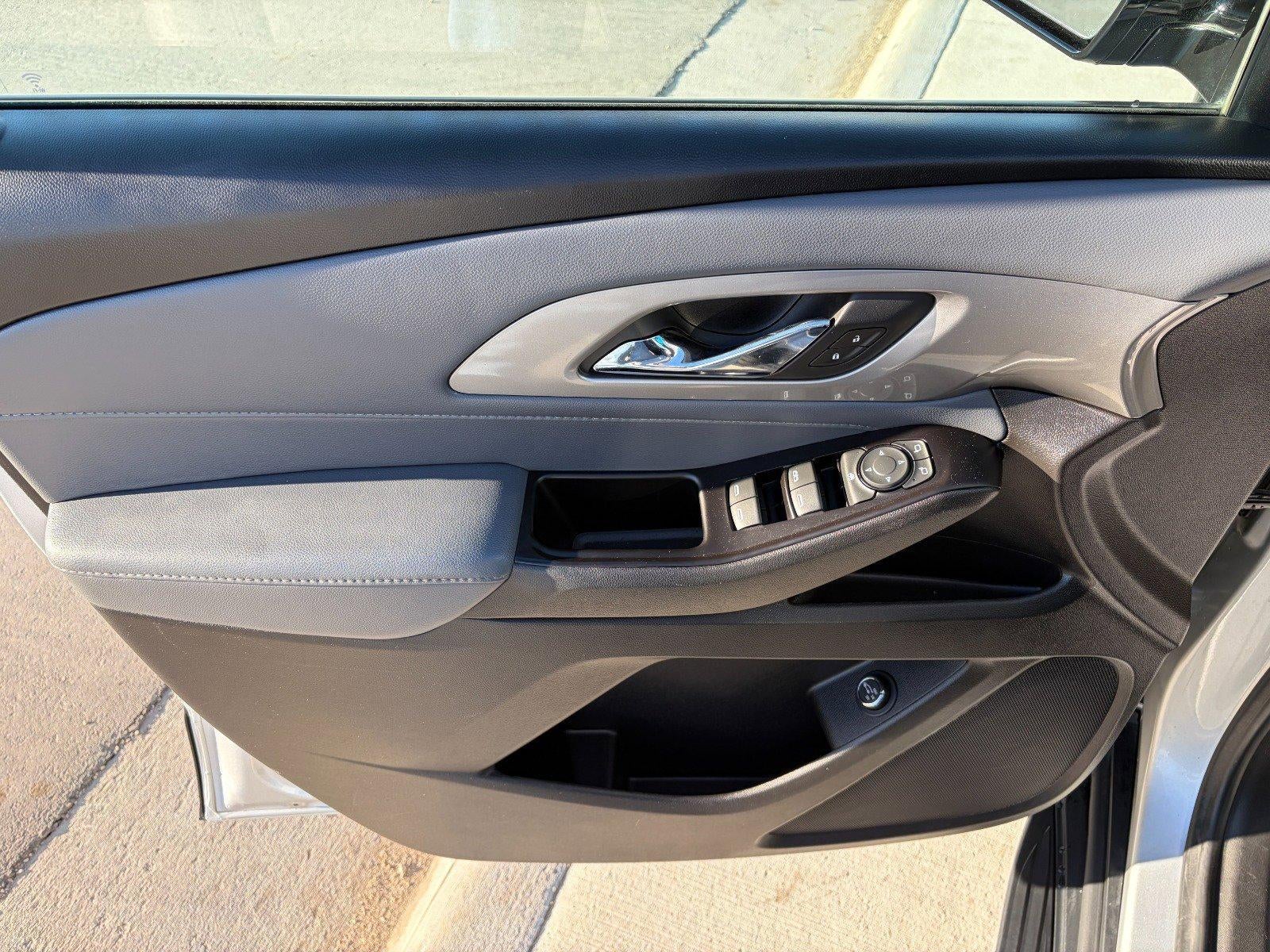 2020 Chevrolet Traverse 3LT, Black Accent Pkg, Confidence II Pkg, Rear Seat Infotainment, Heated Steering Wheel