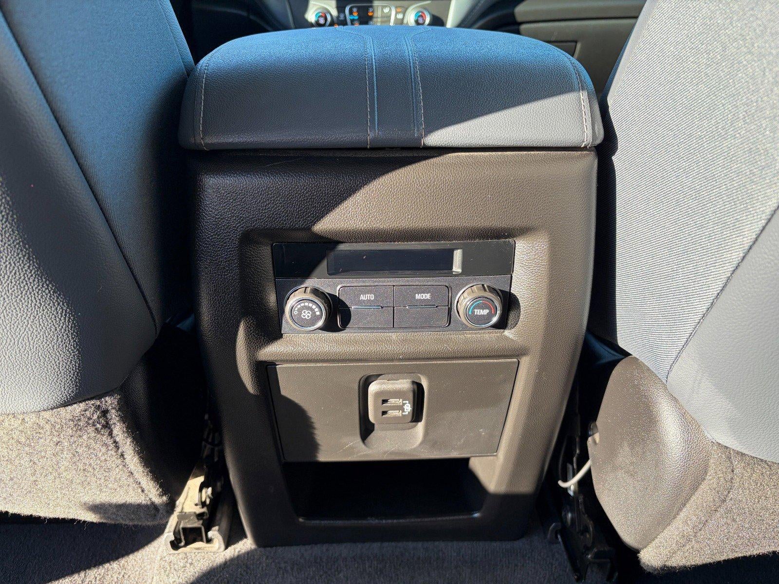 2020 Chevrolet Traverse 3LT, Black Accent Pkg, Confidence II Pkg, Rear Seat Infotainment, Heated Steering Wheel