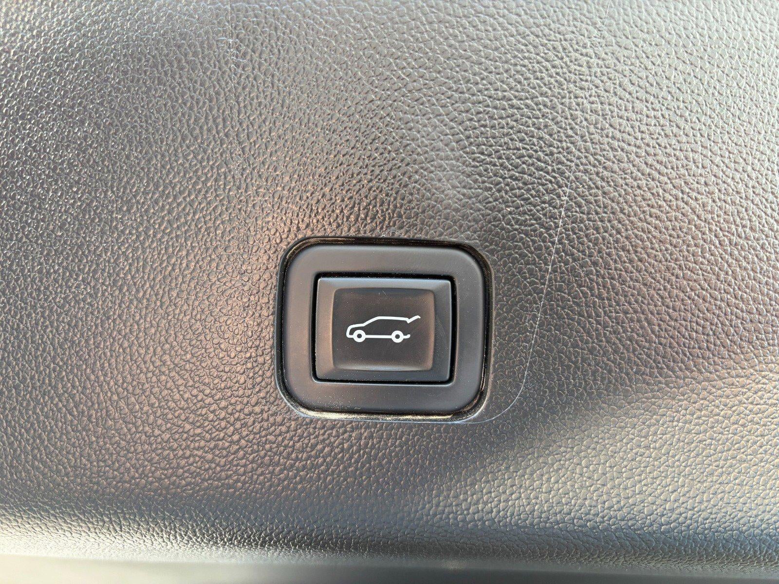 2020 Chevrolet Traverse 3LT, Black Accent Pkg, Confidence II Pkg, Rear Seat Infotainment, Heated Steering Wheel