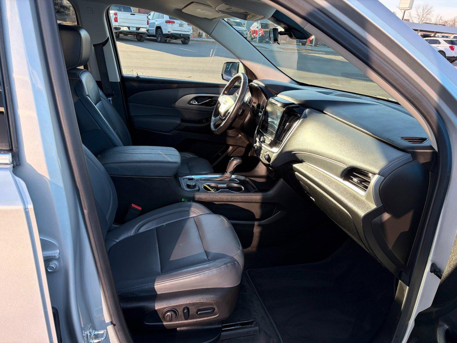 2020 Chevrolet Traverse 3LT, Black Accent Pkg, Confidence II Pkg, Rear Seat Infotainment, Heated Steering Wheel