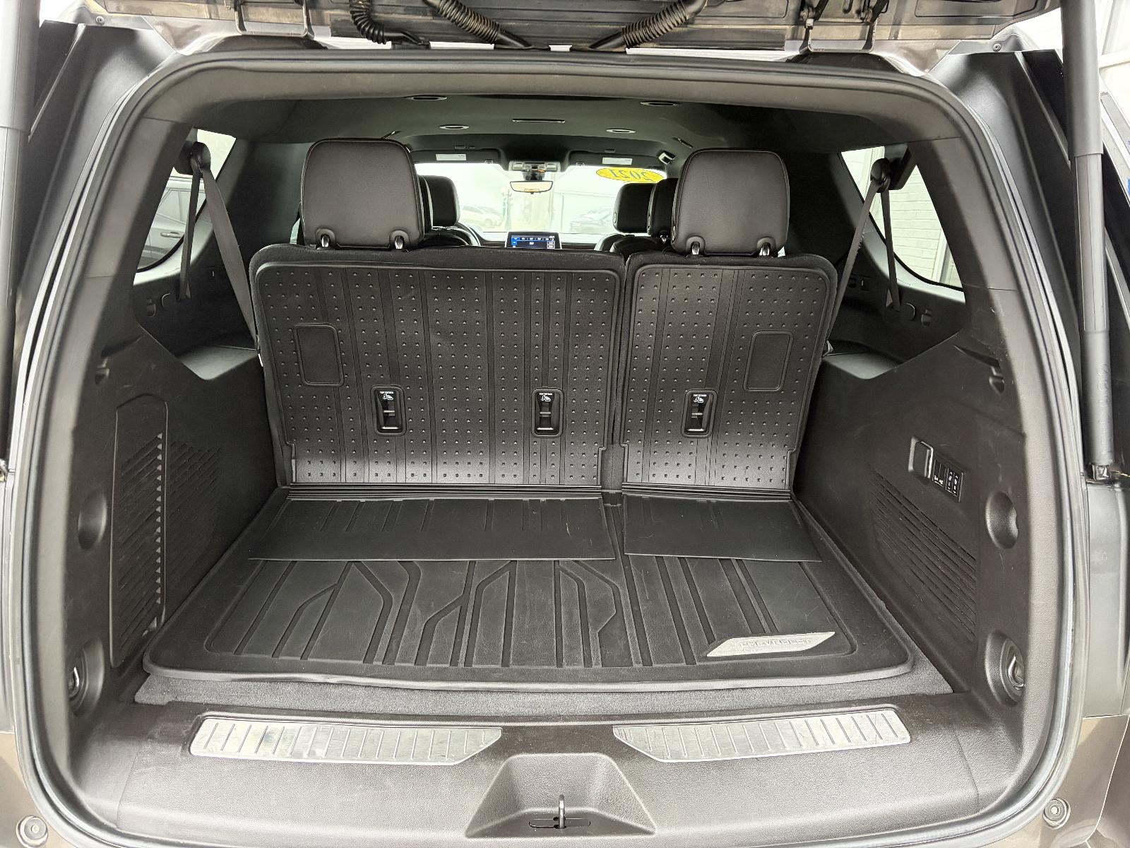 2021 Chevrolet Suburban 3.0L DURAMAX, High Country, Surround Vision, Heated & Cooled Front Seats, Head-Up Display