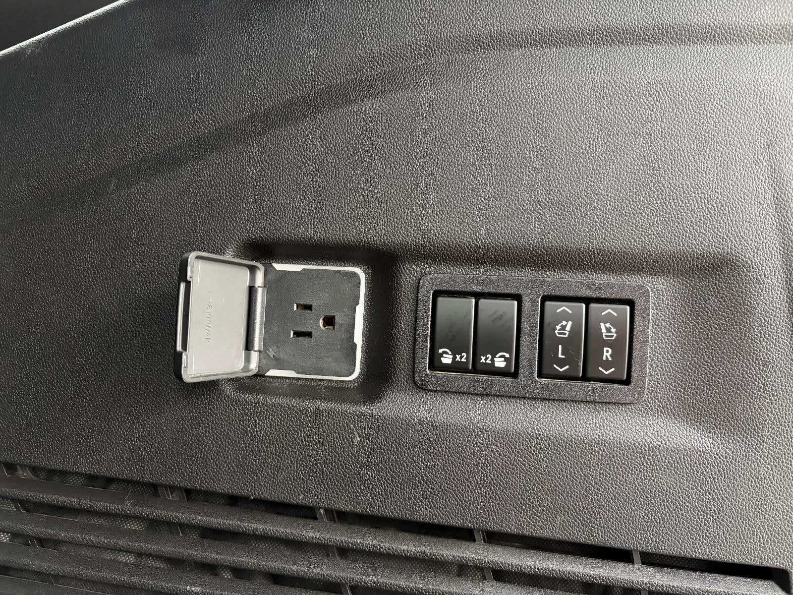 2021 Chevrolet Suburban 3.0L DURAMAX, High Country, Surround Vision, Heated & Cooled Front Seats, Head-Up Display