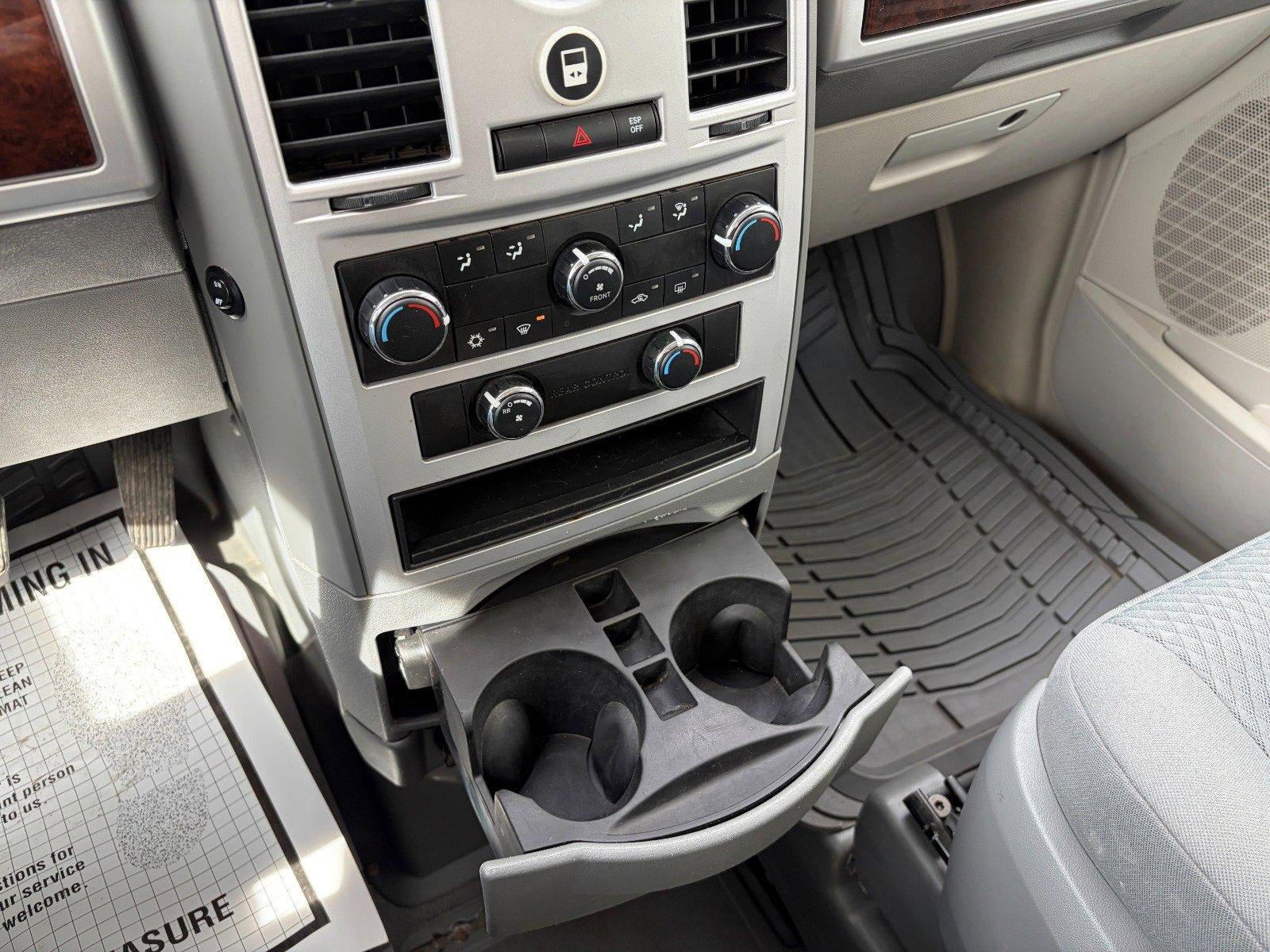 2010 Chrysler Town & Country Touring