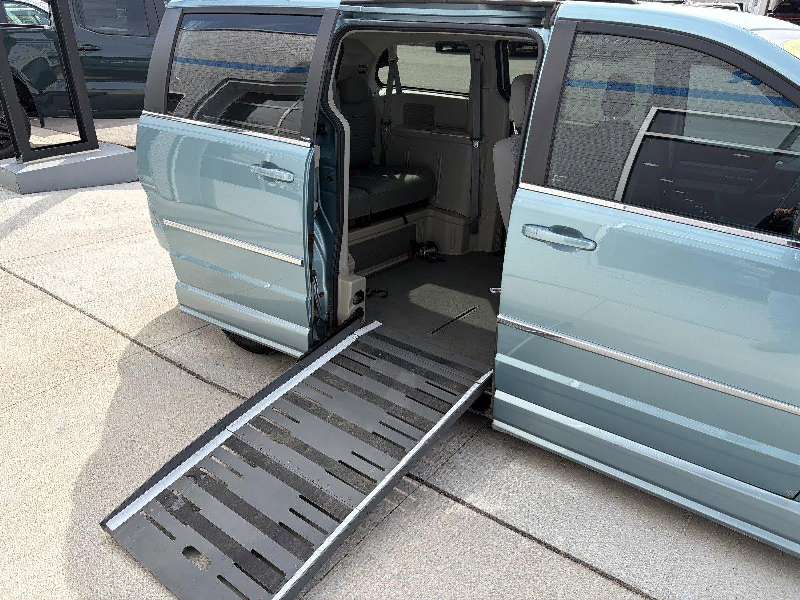 2010 Chrysler Town & Country Touring