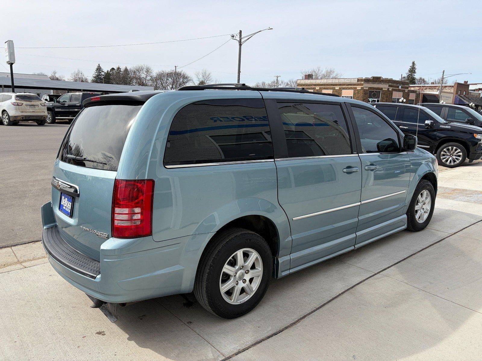 2010 Chrysler Town & Country Touring