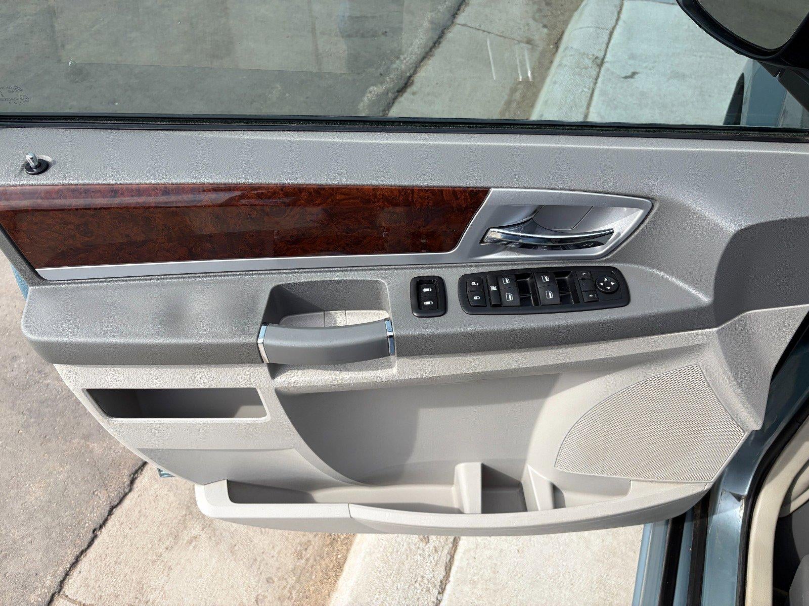 2010 Chrysler Town & Country Touring