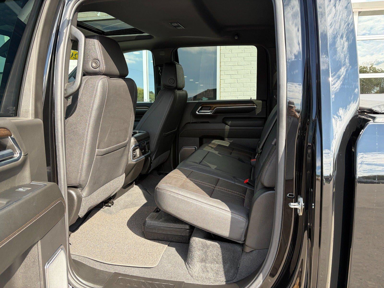 2024 Chevrolet Silverado 3500 HD High Country Premium Pkg, Tech. Pkg, 5th Wheel Pkg, Sunroof, Head-Up Display, Adaptive Cruise
