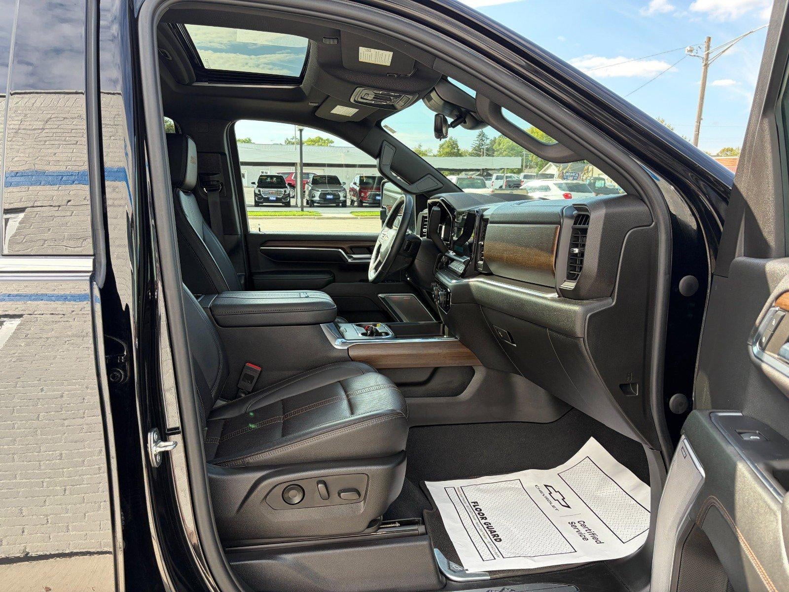 2024 Chevrolet Silverado 3500 HD High Country Premium Pkg, Tech. Pkg, 5th Wheel Pkg, Sunroof, Head-Up Display, Adaptive Cruise