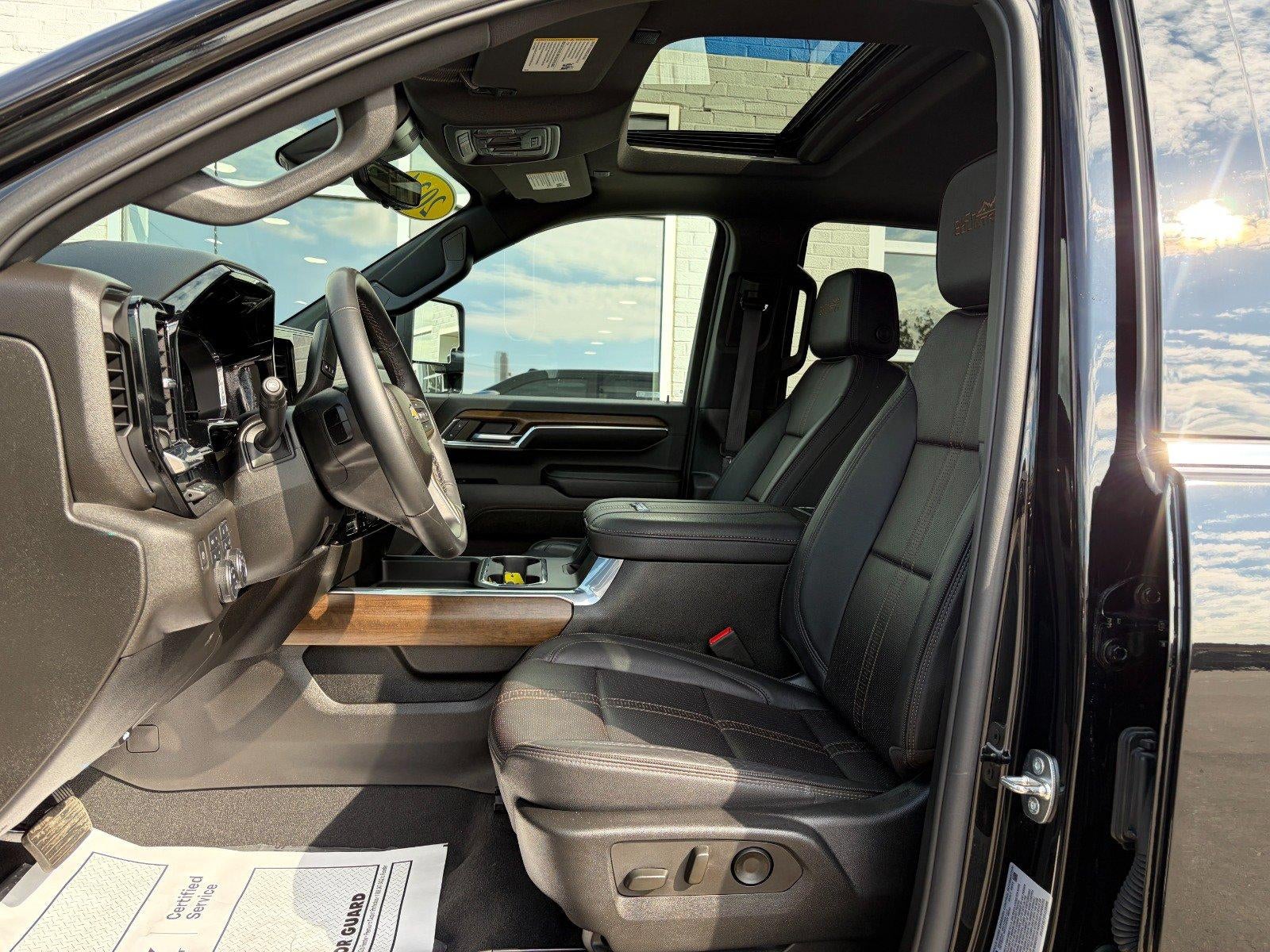 2024 Chevrolet Silverado 3500 HD High Country Premium Pkg, Tech. Pkg, 5th Wheel Pkg, Sunroof, Head-Up Display, Adaptive Cruise