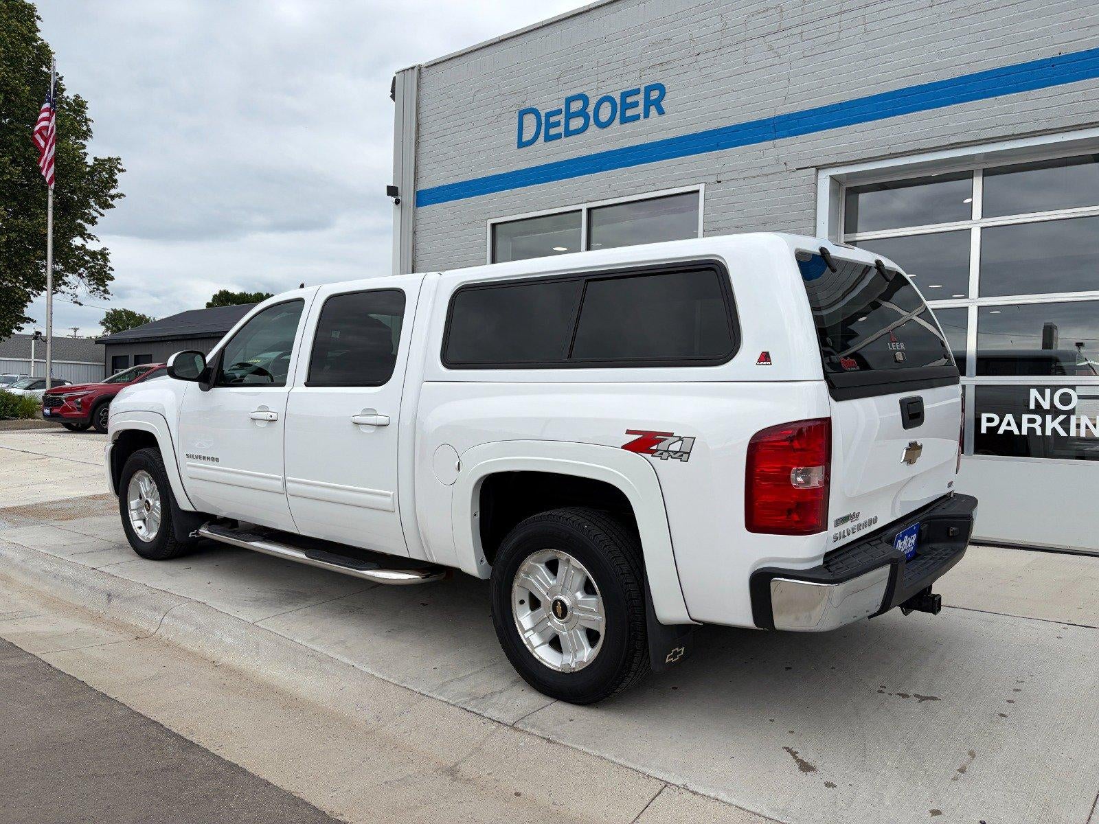 2010 Chevrolet Silverado 1500 LTZ, Z71, Heated Seats, Bose Audio, Remote Start, LEER Topper