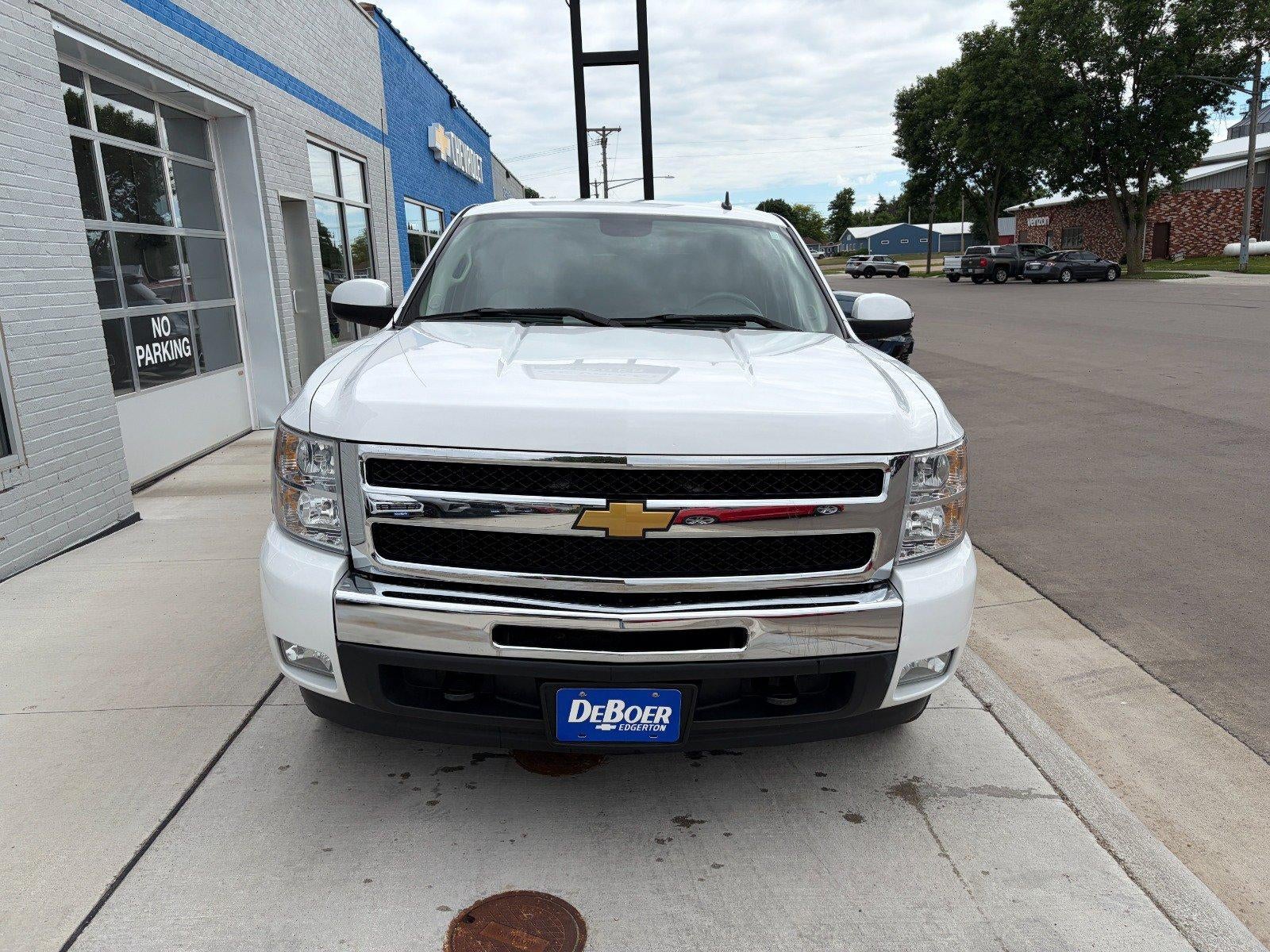2010 Chevrolet Silverado 1500 LTZ, Z71, Heated Seats, Bose Audio, Remote Start, LEER Topper