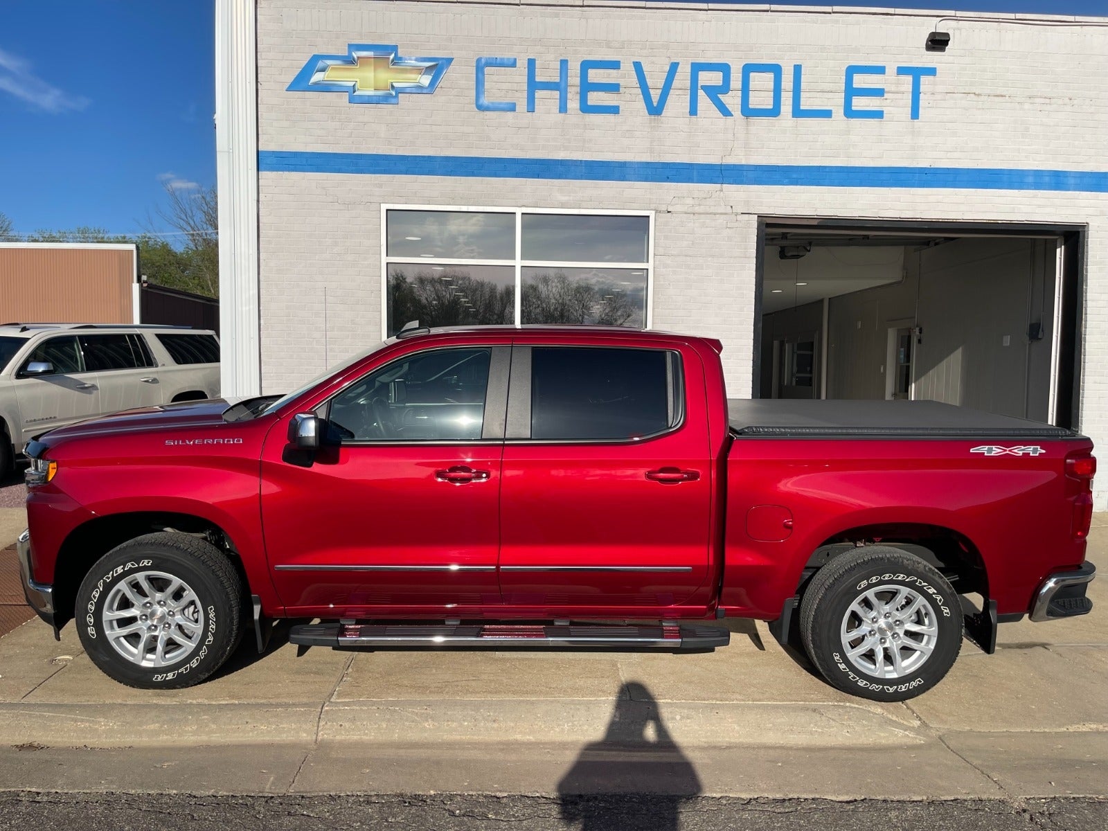Used 2019 Chevrolet Silverado 1500 LT with VIN 1GCUYDED1KZ197613 for sale in Edgerton, Minnesota