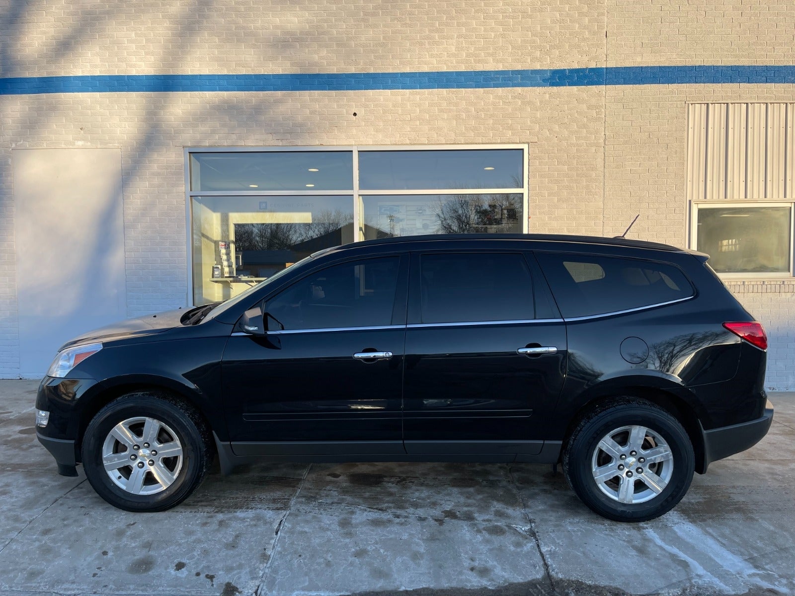 Used 2011 Chevrolet Traverse 1LT with VIN 1GNKVGED0BJ160317 for sale in Edgerton, Minnesota