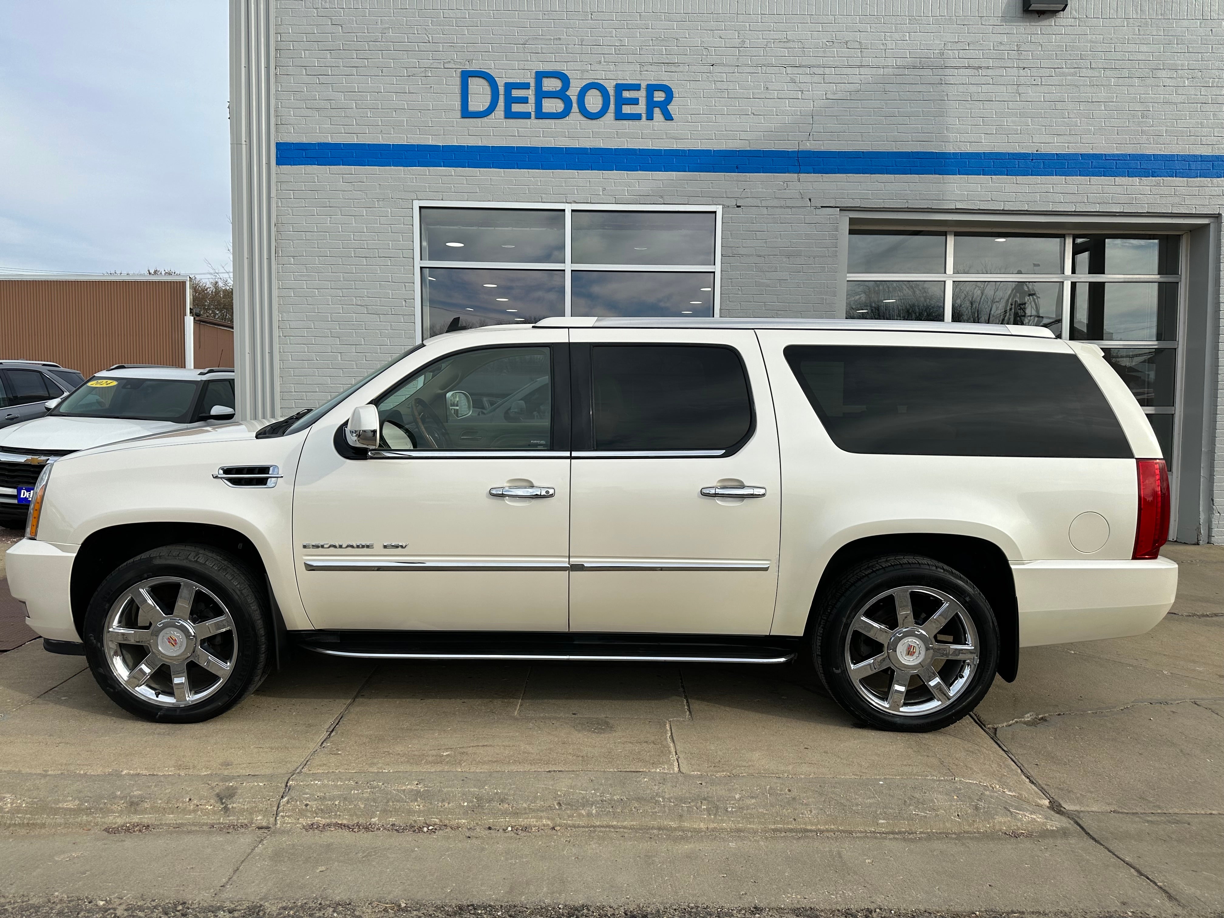 Used 2013 Cadillac Escalade ESV Luxury with VIN 1GYS4HEF1DR370152 for sale in Edgerton, Minnesota