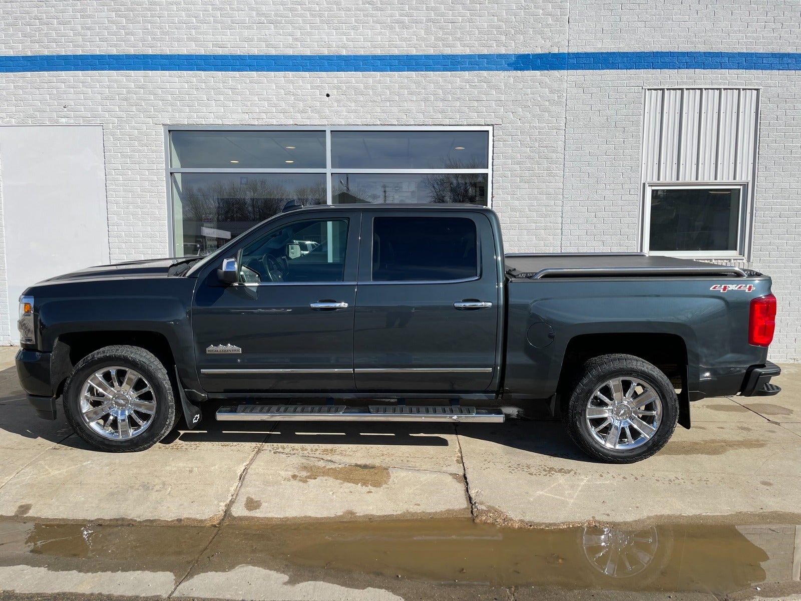 Used 2017 Chevrolet Silverado 1500 High Country with VIN 3GCUKTEC5HG163251 for sale in Edgerton, Minnesota